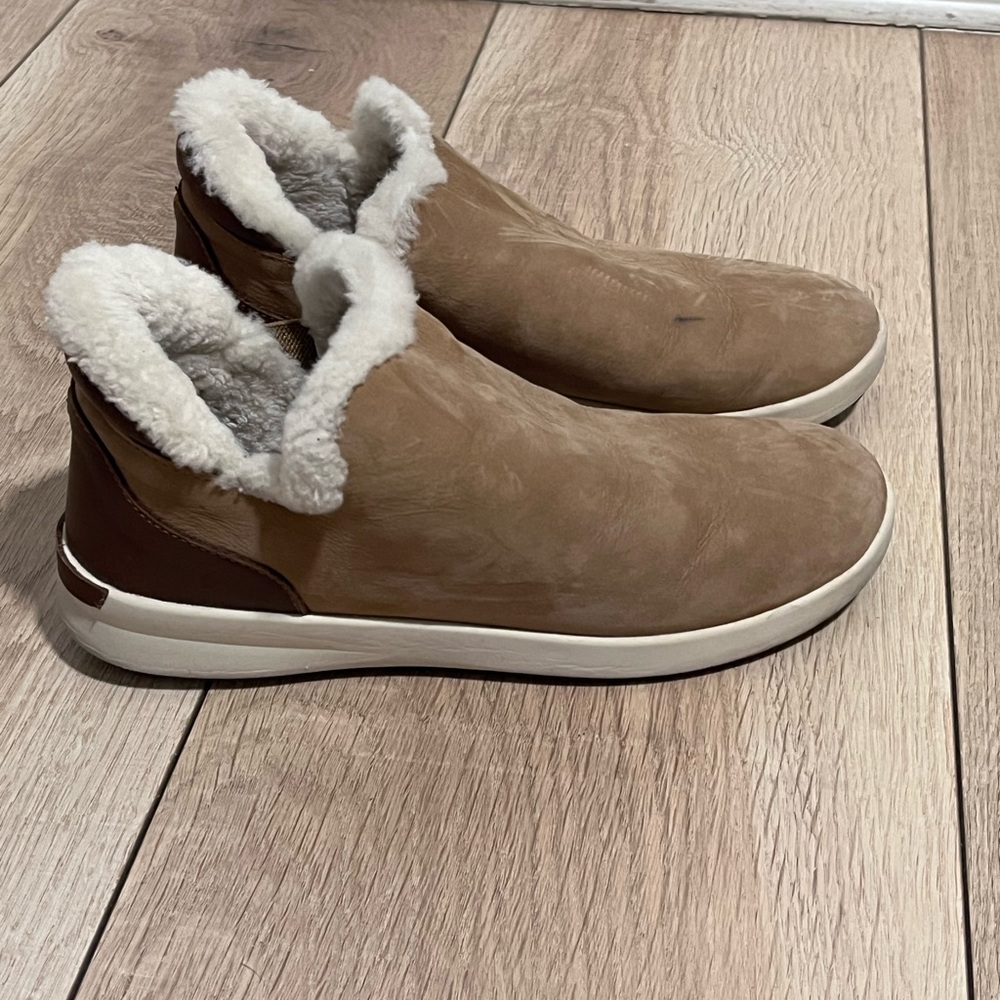 Malua Hulu OluKai waterproof shearling slip on sneakers